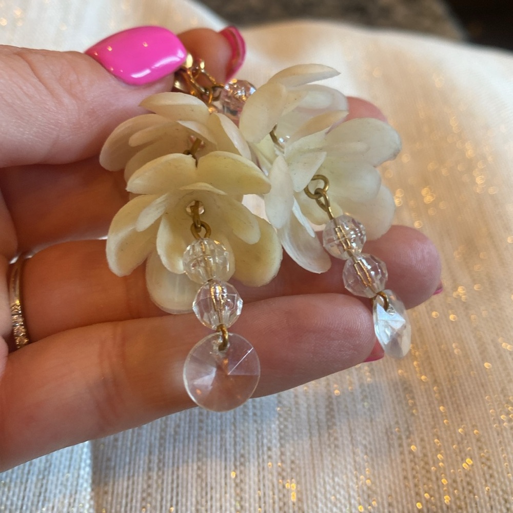 Vintage Flower Shell Earrings